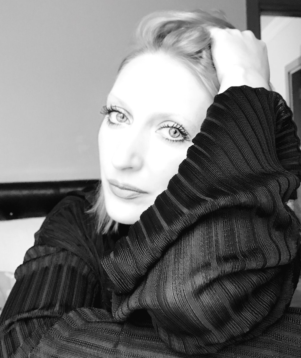 EmineMusic's tweet photo. New single #onmyown which I wrote for @NothingbutyouN is out now and I am not mad! https://t.co/1E3AYLAfav #iTunes #Spotify #Shazam #deezer #AppleMusic #GooglePlayMusic 🙏🏻🍾happy weekend... 💜💞💗🎼🎧🎤 #mood 🖤⚪️🧡 https://t.co/G558dFAgXe