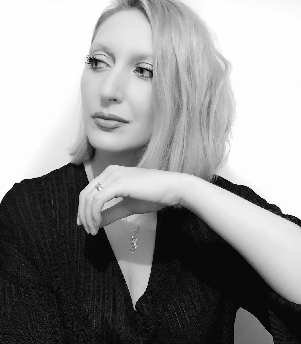 EmineMusic's tweet photo. New single #onmyown which I wrote for @NothingbutyouN is out now and I am not mad! https://t.co/1E3AYLAfav #iTunes #Spotify #Shazam #deezer #AppleMusic #GooglePlayMusic 🙏🏻🍾happy weekend... 💜💞💗🎼🎧🎤 #mood 🖤⚪️🧡 https://t.co/G558dFAgXe