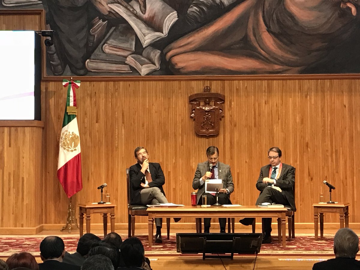udg_oficial's tweet photo. Inicia la conferencia magistral de #ANUIES2017 con la participación del Dr. Juan Ramón de la Fuente y el Dr. Fernando Galván. Sigue la transmisión en vivo aquí: https://t.co/VV0lWKQMg0 https://t.co/rsramL720V
