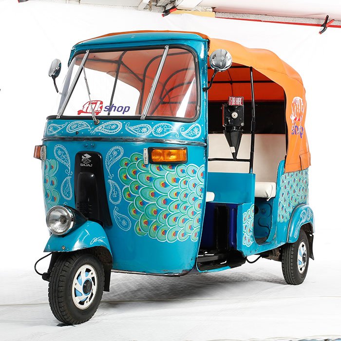 brookfab's tweet photo. Not a bad day at the office shooting these beauties, pizza in the back of the camper for lunch! #photography #studiophotography #tuktuk #tuklife #vw #vwcamper #classicvw https://t.co/uT8T6oDEh9