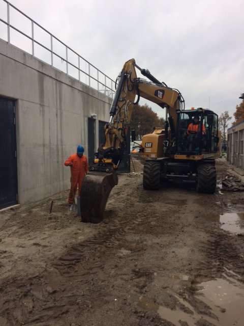 Op RWZI Emmen wordt door ons de laatste hand gelegd aan de terreinverhardingen.
@vanhaarstEnschede @waterschapvechtstromen ,