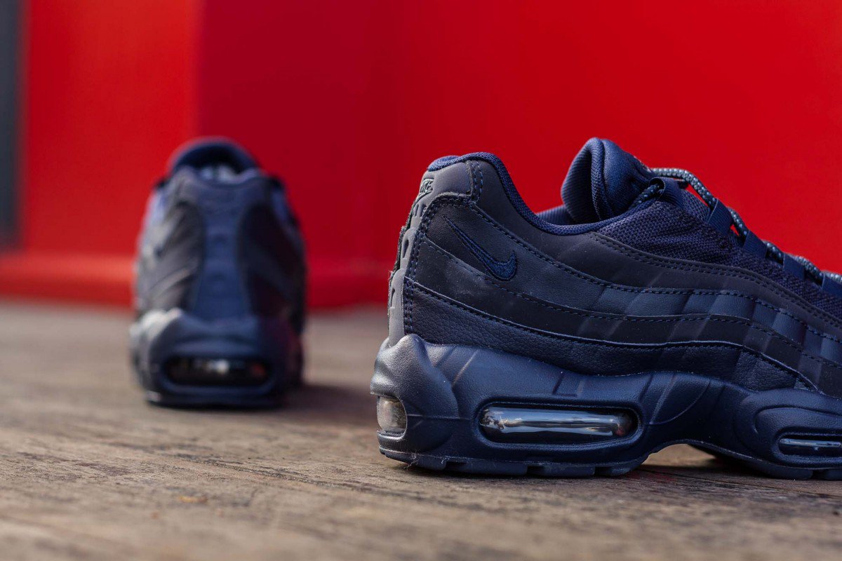 nike 95 black friday