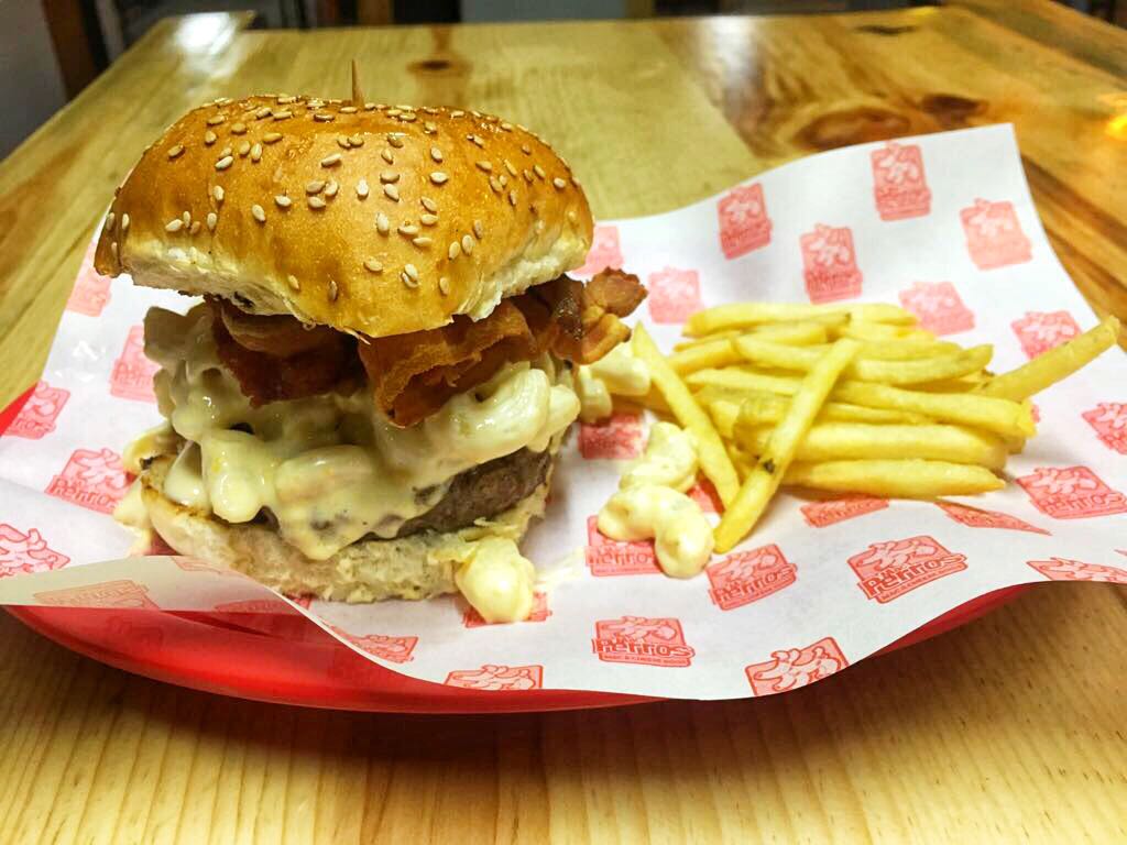TennesseeXpres's tweet photo. #MacBurger #PapasFrancesa #Antojo #Delicioso #MacPerros #MercadoSanGenaro https://t.co/TGbTulyLPp