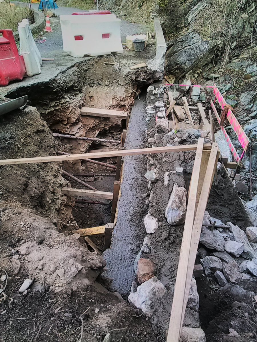 cismonte2b's tweet photo. Inforoutes 🚧 #cd2b RD 238 Poggio d'Oletta, confortement du pont, mise en place du bandeau en pierres de taille ( recommandations Grand Site de France) et élévation en pierre avant comblement en béton  et reconstruction de la partie de voûte. https://t.co/uipx4HBOrV