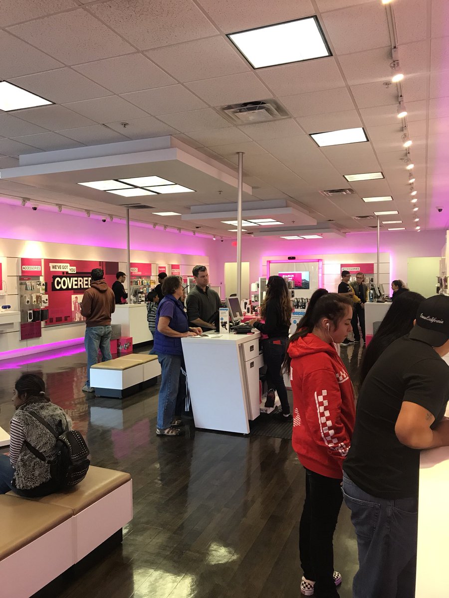 lmaxwell73's tweet photo. Everyone Is here for Black Friday deals! Come see us the Fremont HuB! #bogo #samsung #BlackFridayDeals #iPhone #seb #fremonthub @aimzworld @deja_benefield https://t.co/uCPzG67f5j