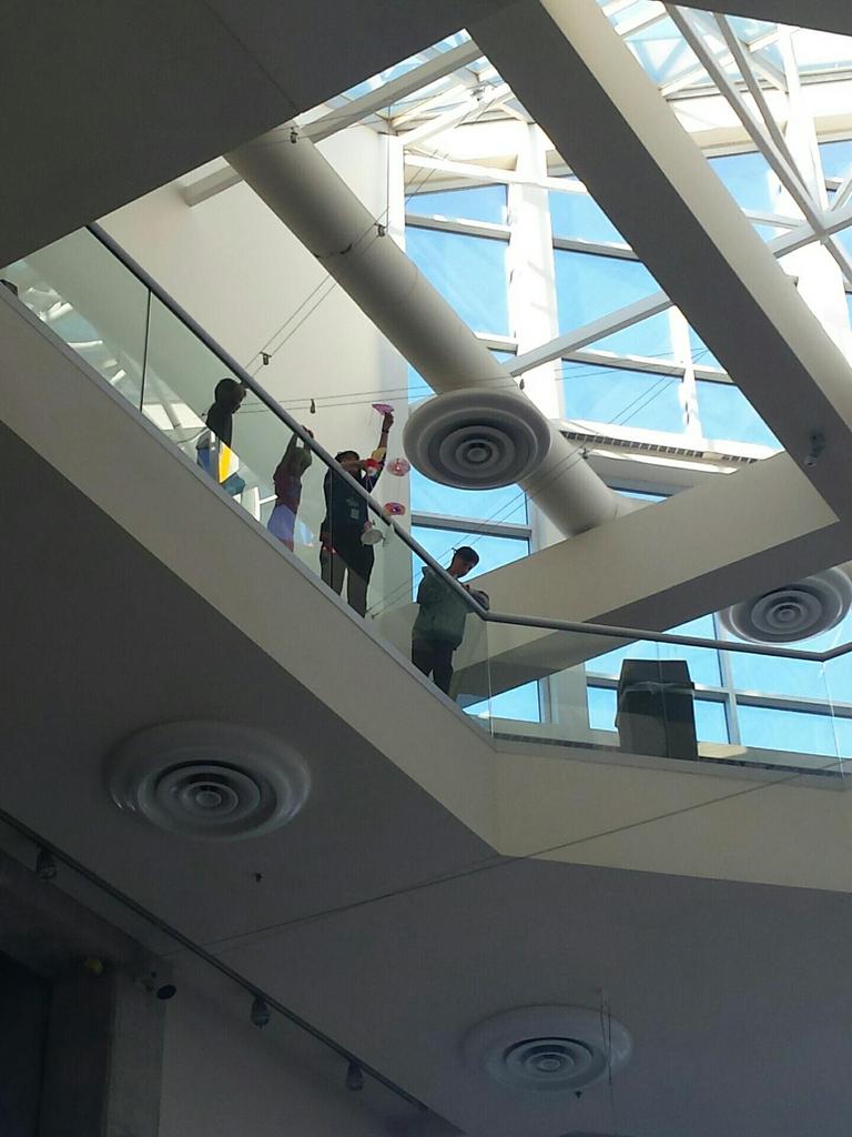 GLScienceCtr's tweet photo. The ultimate Egg Drop Challenge! Can your egg survive a 62 ft. fall?? #TurkeyTech #EggDrop #StayCuriousCLE https://t.co/Wor98MsHNk