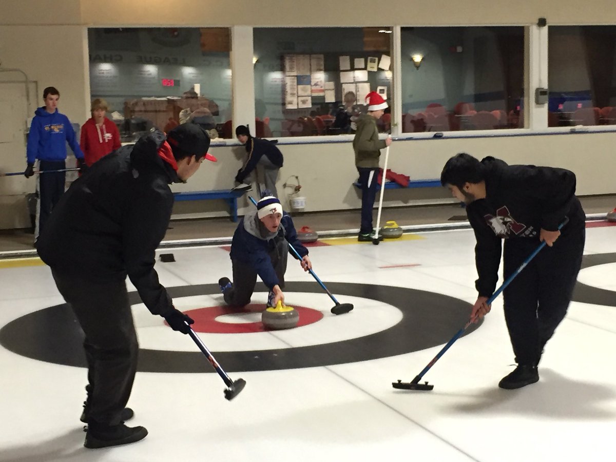 cmk23549167's tweet photo. @CardinalLegerSS Leger is in the House at the St Roch the House Curling Bonspiel #goodcurling #firstspiel #coachisproud #GoLeger https://t.co/yskjdJn1kH