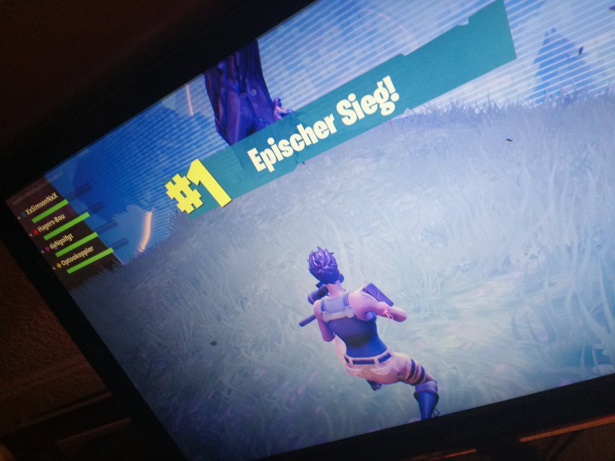 _EssentialPlay_'s tweet image. Jetzt mal ein Sieg im 4rer Team 👌 
#Epischer #Sieg #epic #Team #Fortnite #daNgolfgt #HagersBou #XxSimsoNxX #Optookoppler #Battle #Royal