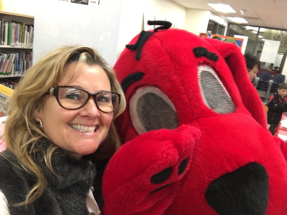 janpugsleighton's tweet image. Special appearance by everyone’s favourite big red dog at @Scholastic Book Fair. #clifford #booksaremyescape @ycdsb #ycdsbtls