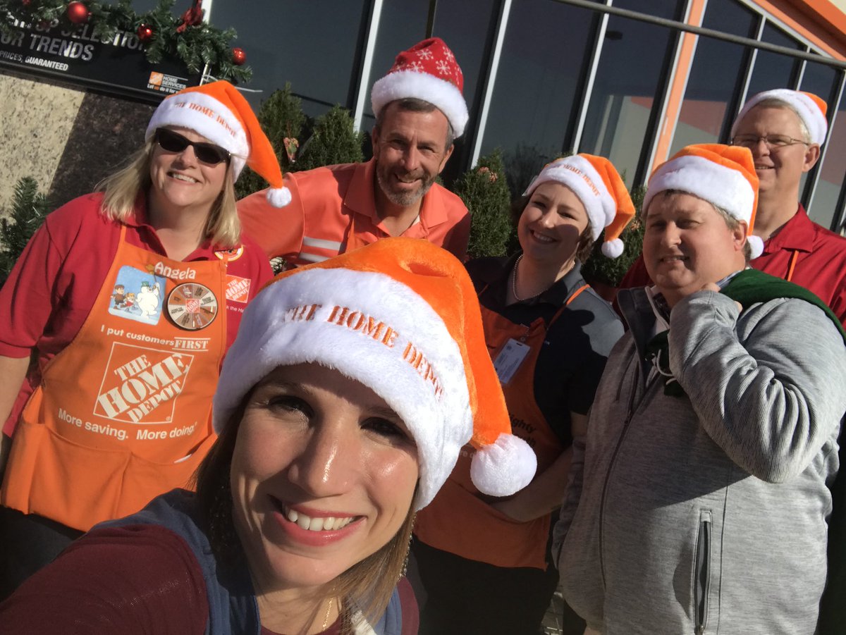 Store #4 big HIT with a in store demonstrator. Underwood creating great theater! #drivingSALES @ChrisBergHD  <a href="/LayneThome/">Layne Thome</a>  <a href="/AngelaWires/">Angela Wires</a>