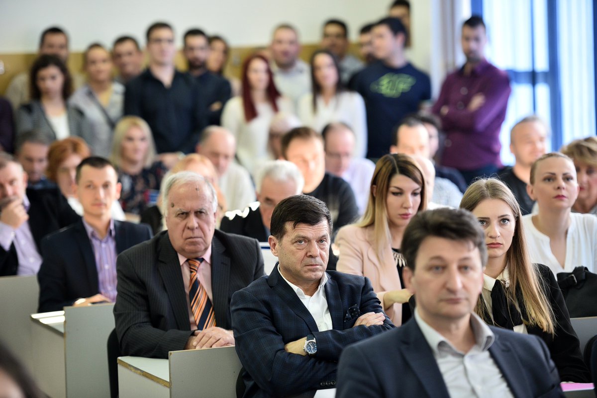 LanacoCompany's tweet photo. Povodom 55 godina postojanja Elektrotehničkog fakulteta Univerziteta u Banjoj Luci, naša kompanija nagradila je najuspješnijeg studenta četvrte godine, smjer Računarstvo i informatika. Čestitamo! #lanacocompany https://t.co/giRNKCzKCs