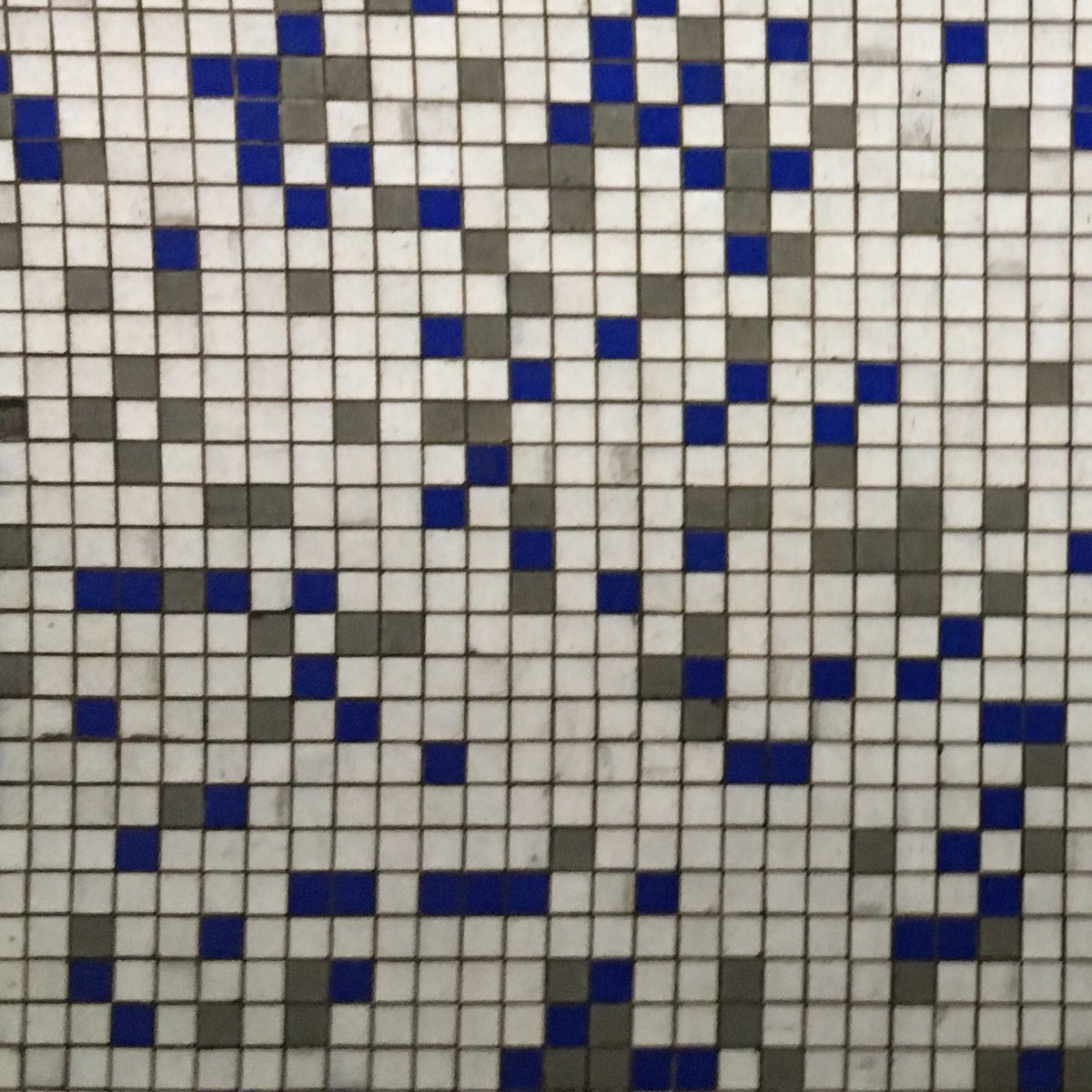 richardprice500's tweet image. Green Park correspndence tunnel - mosaic tiles gradually switch from Jubilee silver to Piccadilly blue.
#StructuredPerambulation #London