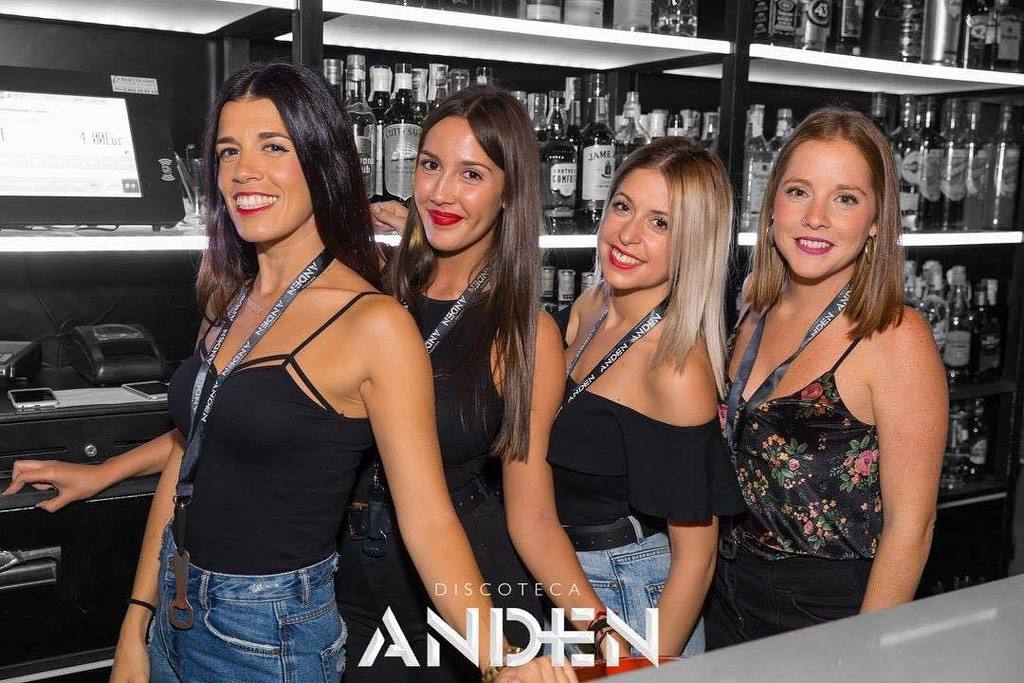 AndenMalaga's tweet photo. 🚂💨 El mejor team está preparado en #DiscotecaANDEN 🔝 😍 ¿Y tú? 🎉✌️ #Malaga #Andeneros https://t.co/2fFuQEy5jz