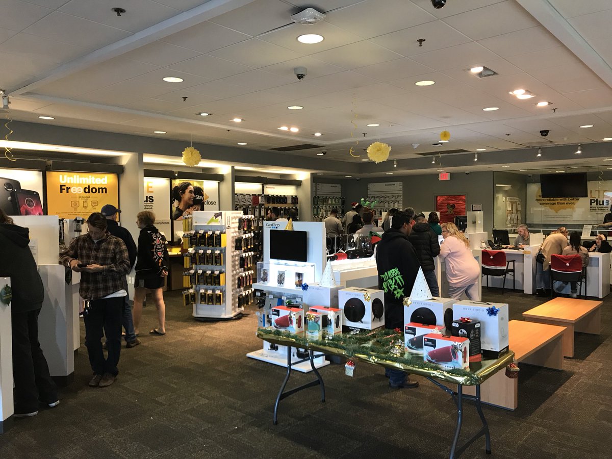 sprintdobbin's tweet photo. We’re having a HUGE #BlackFridaySale! Stop in and see what the fuss is all about! @rbpterp @addessoj @Sprint4DMV https://t.co/aj16ZcFR8R