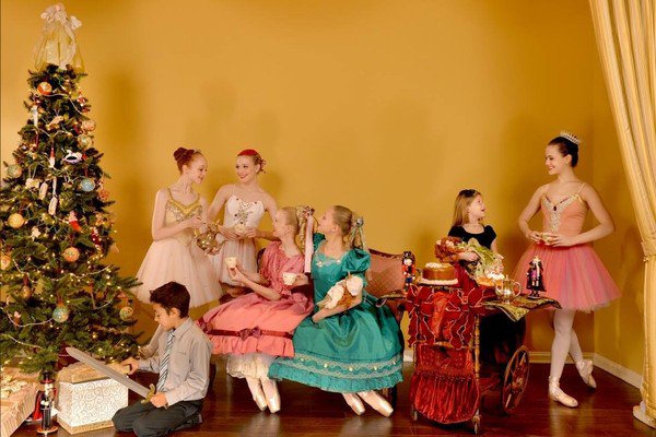 WSPlazaPA's tweet photo. At 9:30 a.m. tomorrow several ballet dancers from the @PARegBallet will perform a preview of “The Nutcracker” from their 30th anniversary celebration performance at @macrischoc. The holiday classic will showcase youth talent to #SmallBizSat shoppers during our #ShopSmallCrawl! https://t.co/ImC7TzBaNP