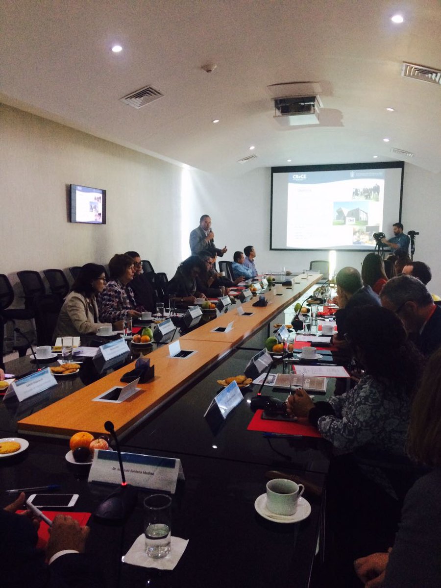 Cerrando nuestro #seminario FRMX en el CRECE <a href="/cuvallesudg/">CUValles UdeG</a>. Gracias a <a href="/Santana_Medina/">leticia cuevas raygoza</a> y todo su equipo por recibirnos  y presentarnos el modelo educativo y de investigación tan inspirador e innovador.