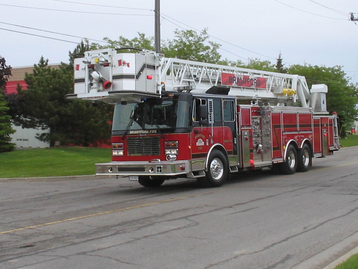 BrantfordFire's tweet photo. Please be cautious when you see our Aerial, especially at stop lights. It requires both lanes to turn. #RoadSafety https://t.co/bwgvLUbGW5