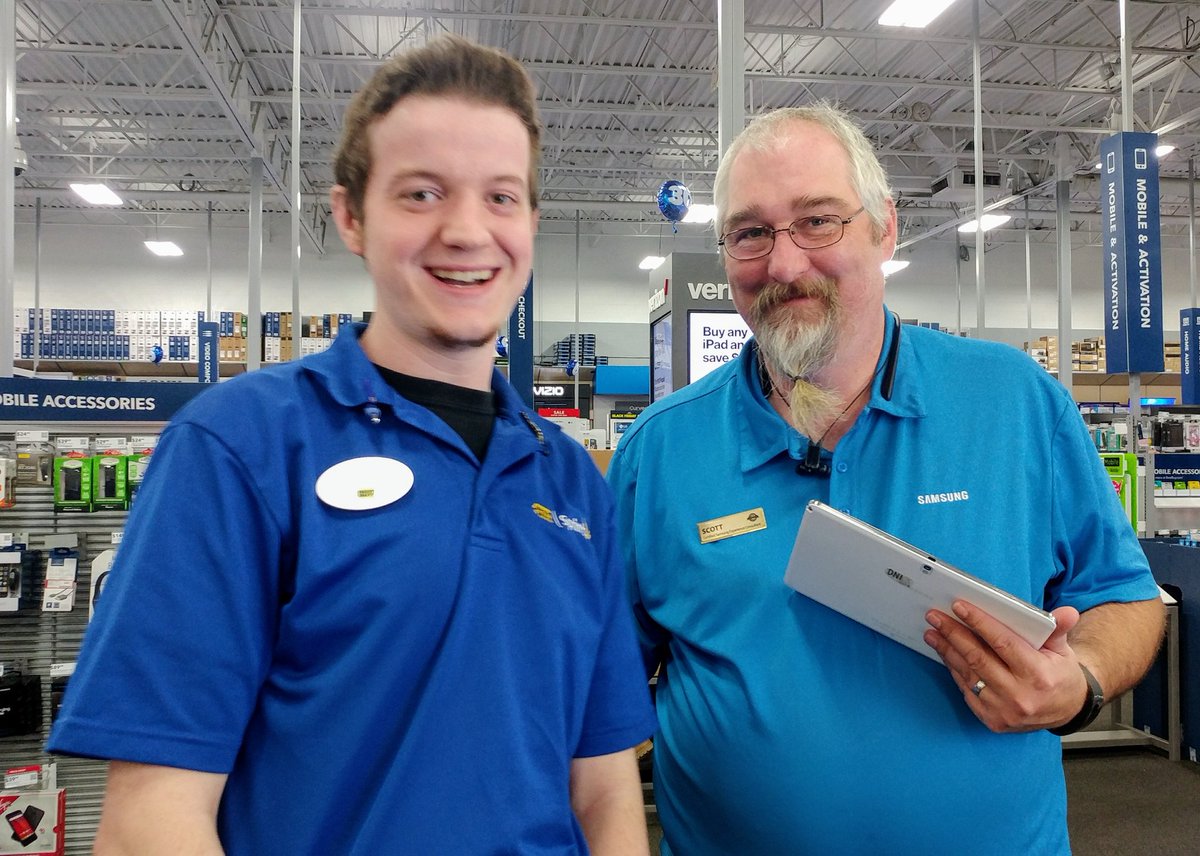 Boys in Blue Teaming it up to make the Friday Black! #bby612 <a href="/todd_margavio/">todd margavio</a> <a href="/krisspragg/">Kris Spragg</a>