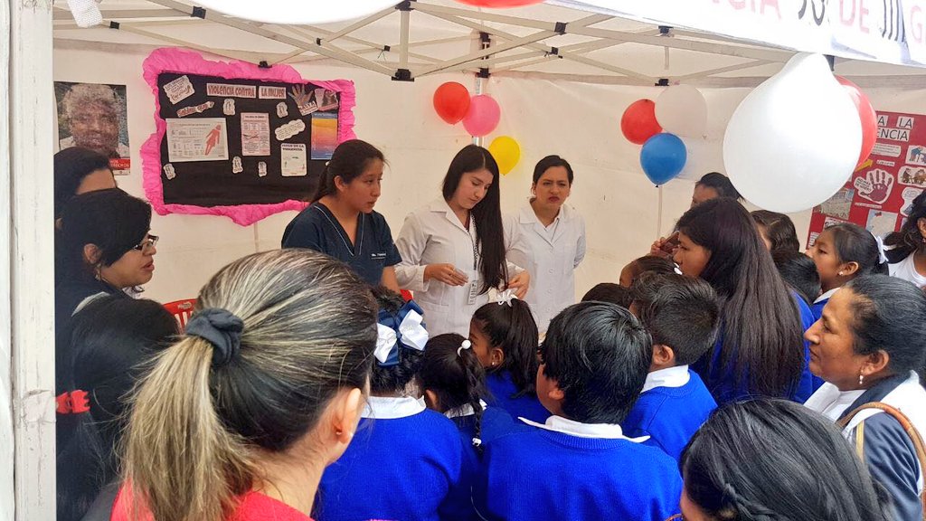 SaludPichincha's tweet photo. Con la participación de colegios e instituciones locales en el #DD17D06 se lleva a cabo una feria en el Centro de Salud de la Magdalena fomentando la no violencia #EcuadorNiUnaMenos. https://t.co/AO9NjEBGjT