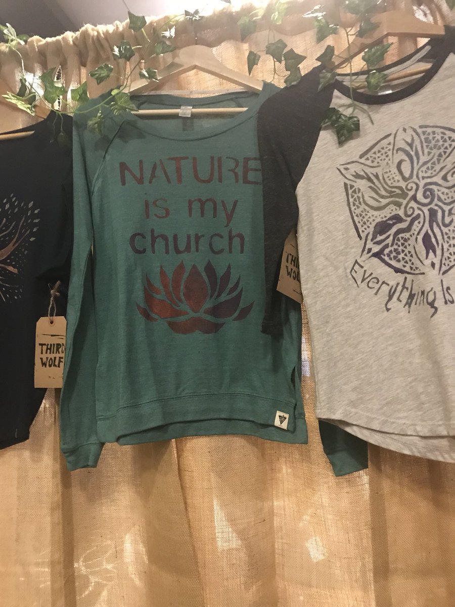 tommy_geraci_'s tweet photo. Check out @_TribeVibe_ #ThirdWolfDesigns - I met them at @CelebConnected’s #AMAs gifting suite &amp; I love all of their #handpainted designs! Comfortable, stylish, &amp; great messages! Thanks, #CelebrityConnected - I already ordered a few more! #tshirts #clothing #comfort #SmallBiz https://t.co/LTVk27SDdC