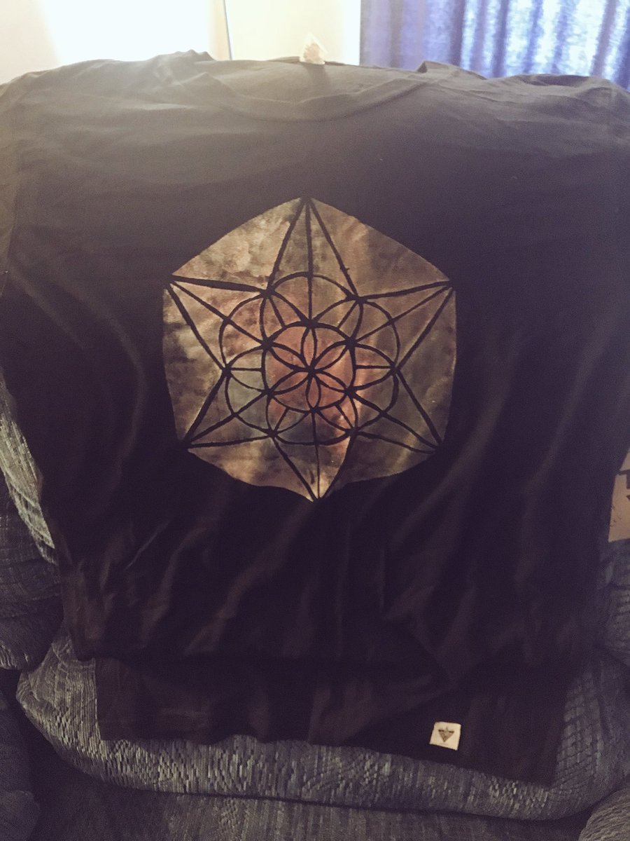 tommy_geraci_'s tweet photo. Check out @_TribeVibe_ #ThirdWolfDesigns - I met them at @CelebConnected’s #AMAs gifting suite &amp; I love all of their #handpainted designs! Comfortable, stylish, &amp; great messages! Thanks, #CelebrityConnected - I already ordered a few more! #tshirts #clothing #comfort #SmallBiz https://t.co/LTVk27SDdC
