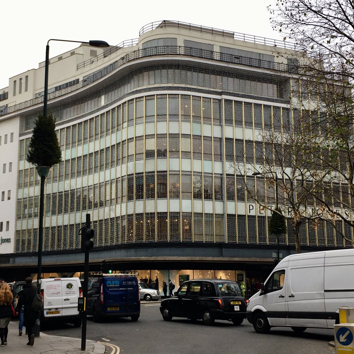 richardprice500's tweet image. Sloane Square. Curtain wall, theatre, half-hearted moderne. 
#StructuredPerambulation 
#London