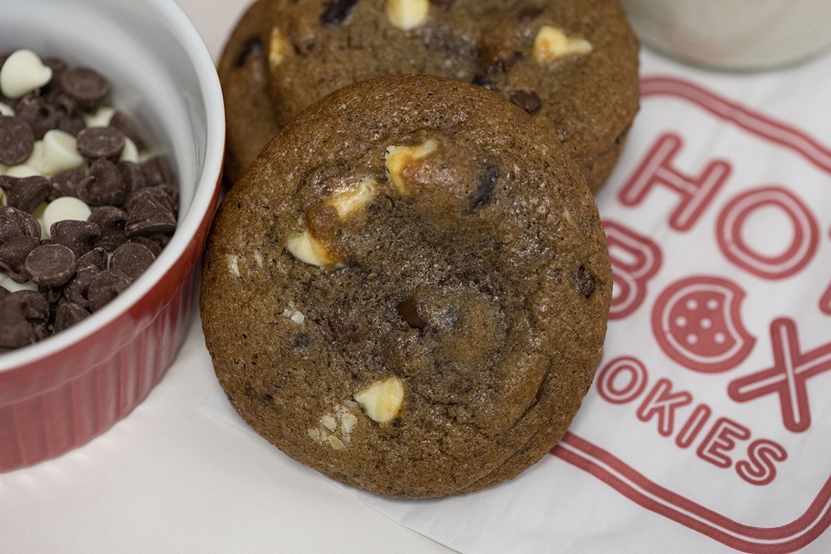 hotboxcookies's tweet photo. It's late, and you've got the munchies. Enjoy a little Hot Box, It'll be our little secret! #orderlate #online #cookies #munchies #Sweet https://t.co/PvumdMA7UB