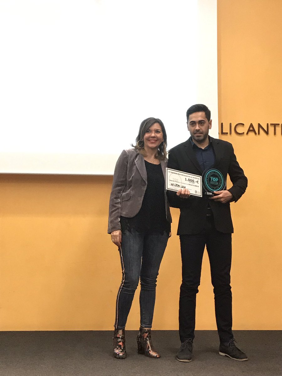 dipuALCjuventud's tweet photo. Premio al Relato Breve #TopCreation2017
 
1er premio Alicia Marín López con el relato LA LIBRERÍA DE LA ESQUINA

2do premio Joaquín García con el relato NO ESTOY LOCA

3er premio Alba Varón Vicente con el relato EL PRECIO

Entrega la Diputada de Juventud @MercedesElche https://t.co/UhmMcYEhP9