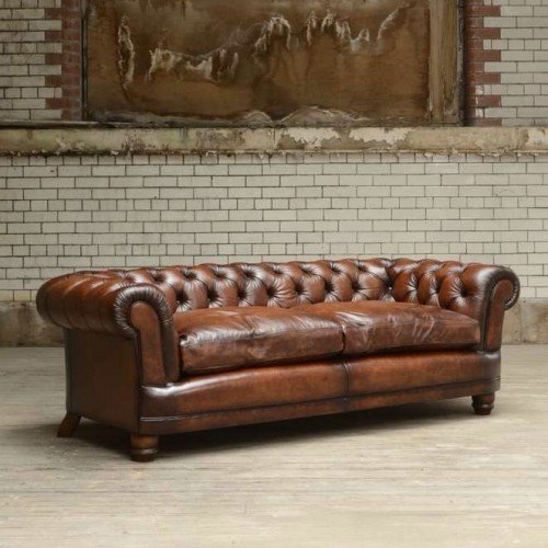 tetradsofas's tweet photo. Chatsworth Sofa - The quintessential English Chesterfield! Individually hand buttoned, this timeless classic never looks out of place. https://t.co/YyryoBxvr1