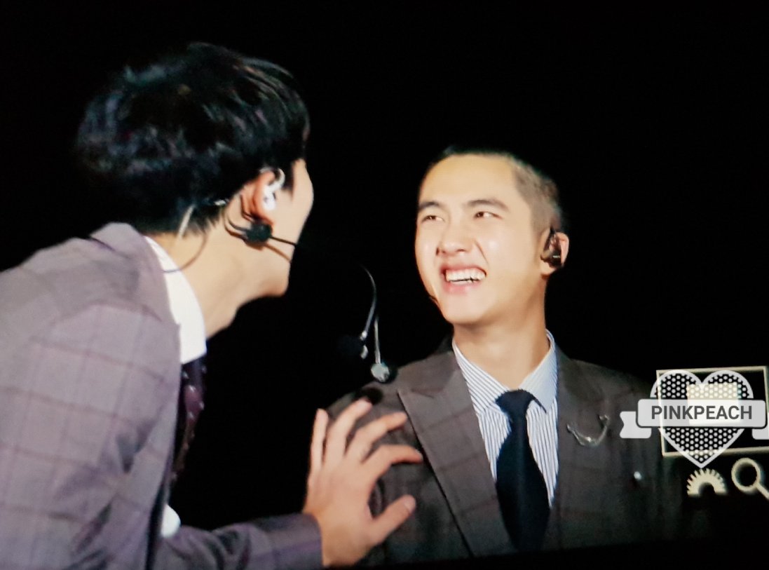 Pink_Peach0408's tweet photo. 171124 엘리시온 #도경수 #디오 #경수 #DO #KYUNGSOO 으이이잉이이 ㅠ ㅠ  예쁘게.웃어 아가 ㅜㅜㅜㅜ https://t.co/0pxFadAaTw