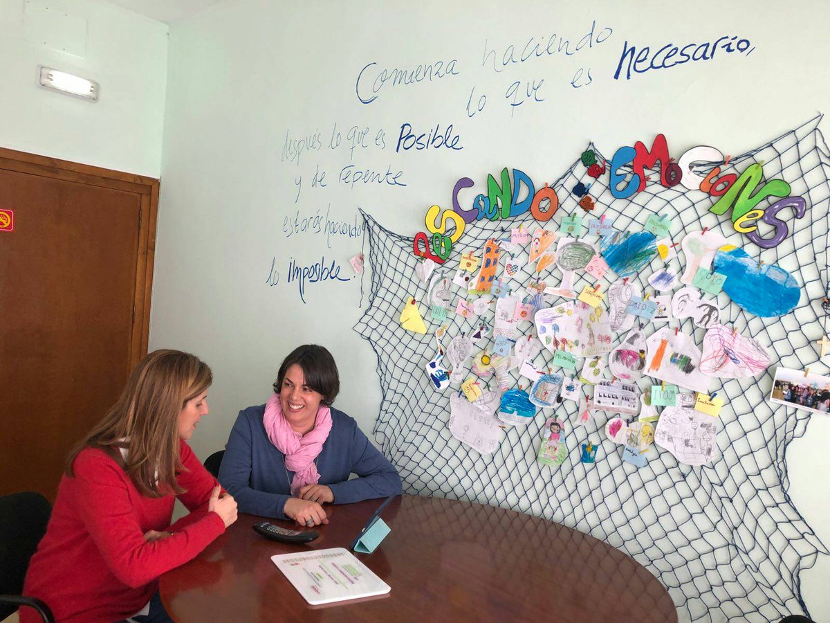 La_Purisima_ZGZ's tweet photo. Entrevista para @heraldoes #SIMO17 #innovacion #efizaragoza #profesquemolan https://t.co/i7QirgwJWb