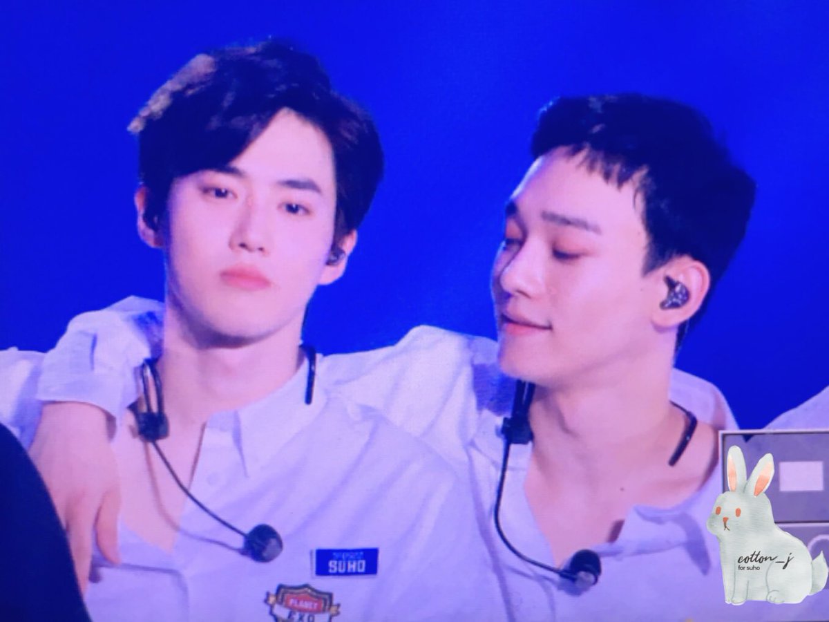 EXOGlobal's tweet photo. [PREVIEW] 171124 @weareoneEXO #EXO Suho &amp; Chen @ #TheElyXiOninSeoulday1 
Cr: FromU_ | CottonJ_522 https://t.co/dinKrPIqIB