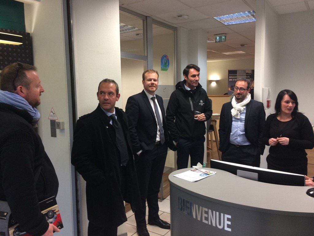 NLittoral's tweet photo. Clients, collaborateurs de l’Éntité, concessionnaire et #arval : tous réunis pour un moment convivial. Une belle synergie ! https://t.co/moLdBSlAxT