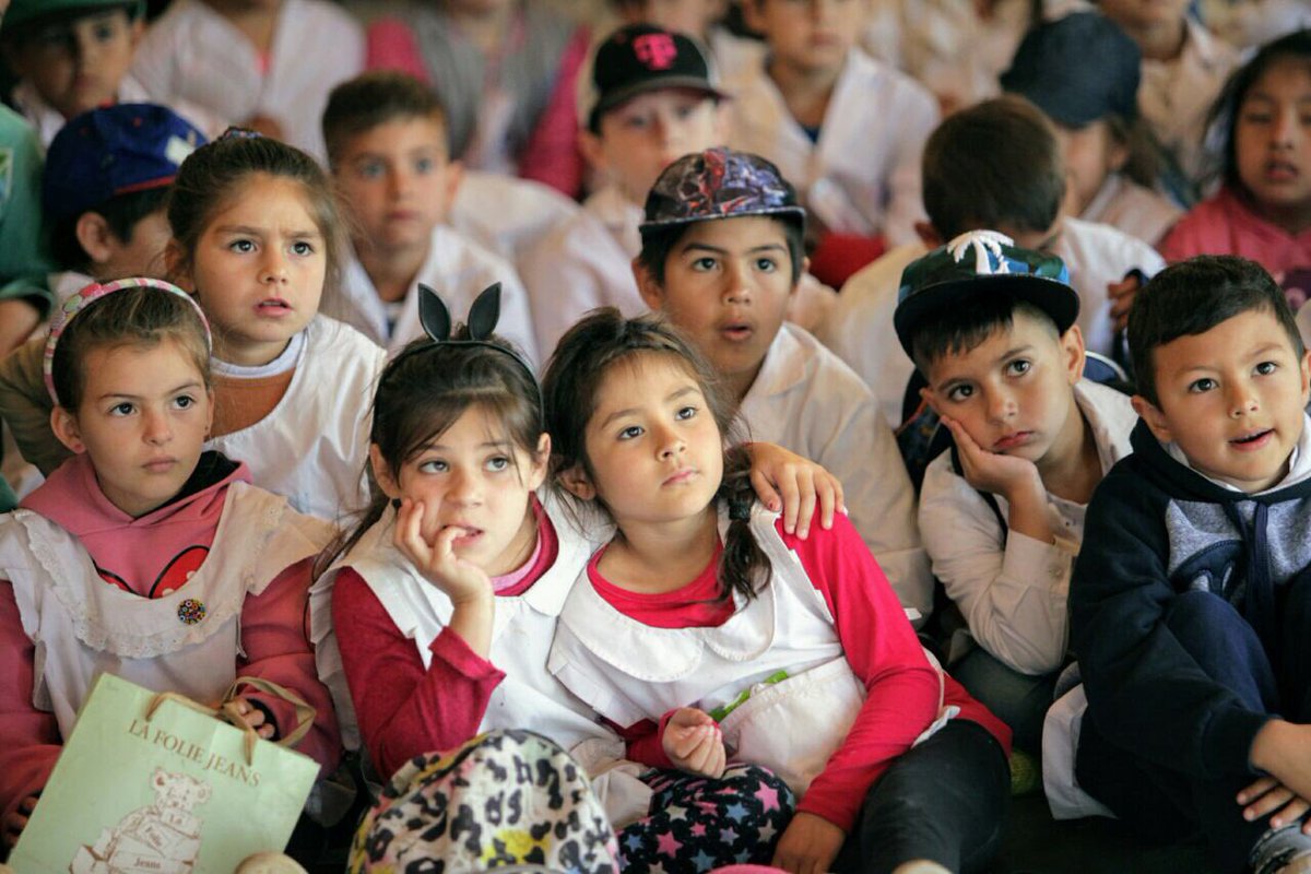 Imágenes como esta hacen que quieras hacer mil millones de festivales infantiles más #Filbita