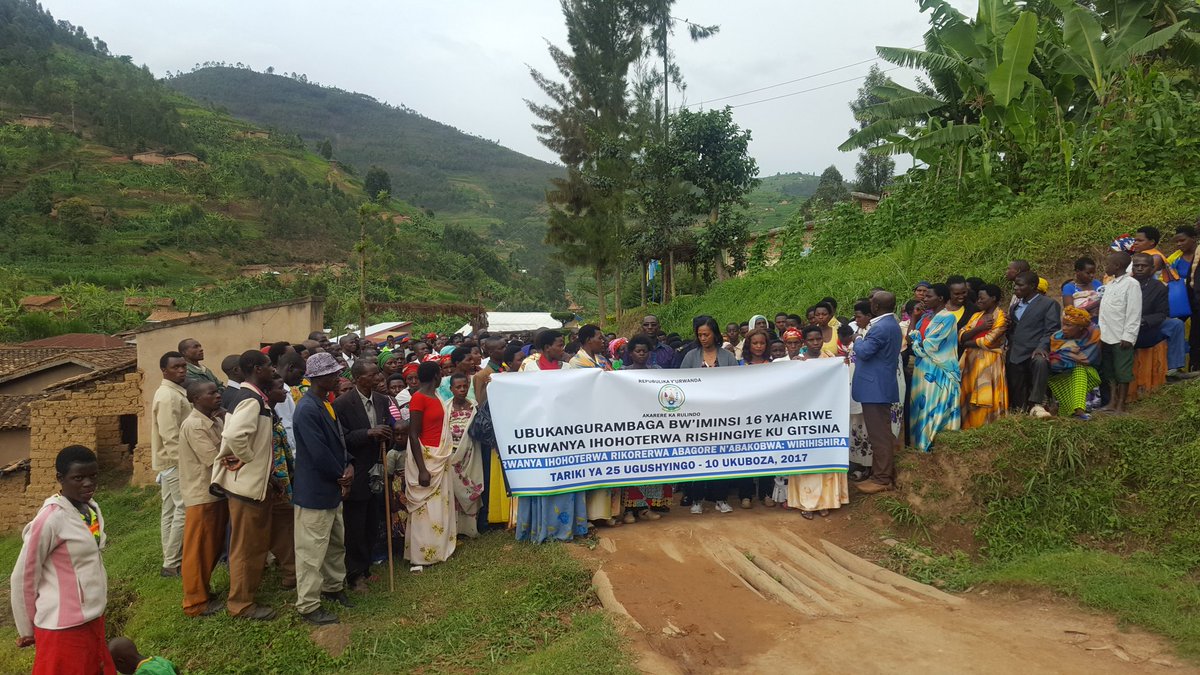 emilebas1's tweet photo. Hon. @GakubaJeanne joined in a walk from #CyungoSector to stade Murehe, to mark the launch of 16 days o activism on #violence against women and girls @rulindodistrict @RwandaParliamnt @RwandaWomenMPs
#16days @mi https://t.co/AzDBy9pReZ