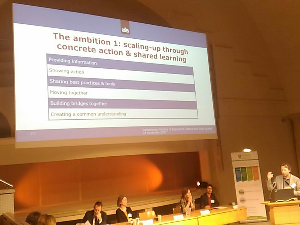 assoOREE's tweet photo. ,@martinlok du ministère des affaires économiques des #PaysBas "pour agir la 1ère étape est le partage d'informations et des bonnes pratiques"#GPBB de la @CBDNews #biodiversité #entreprises https://t.co/scYj3hT3nD
