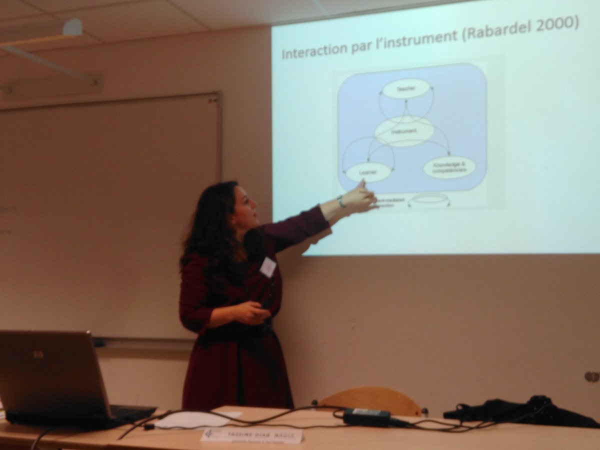 Nadia_YD31's tweet photo. #ranacles2017, #checkyoursmile, présentation "De l'outil au dispositif : l'exemple de CYS" https://t.co/Plfa34aWms