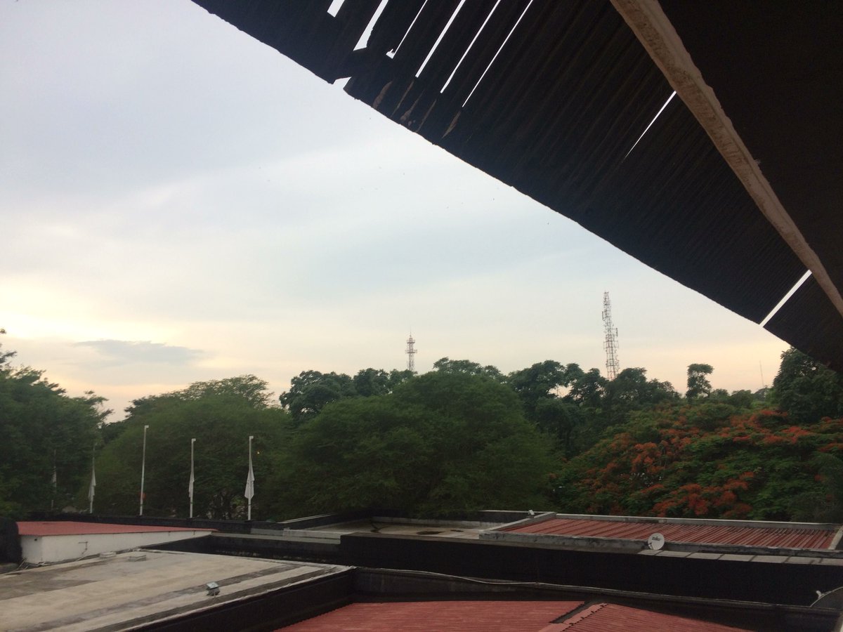 Bouf036_11Bravo's tweet photo. Heerlijk weertje man. Niet te warm en niet te koud. Eerste stadionbezoek al gehad, waren Zambia O20 daar toevallig aan het trainen. https://t.co/ikMp6dmThh