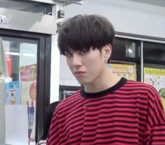 jojo_mino's tweet photo. YG : hyung u ate so lil meat?
JB : I'll have meat again tonite
YJ : you gonna have more tonite?i thought u wr on diet?
JB : i dont diet you,Jae
#thanksgivingwithgot7 https://t.co/aWCZhdkSrP