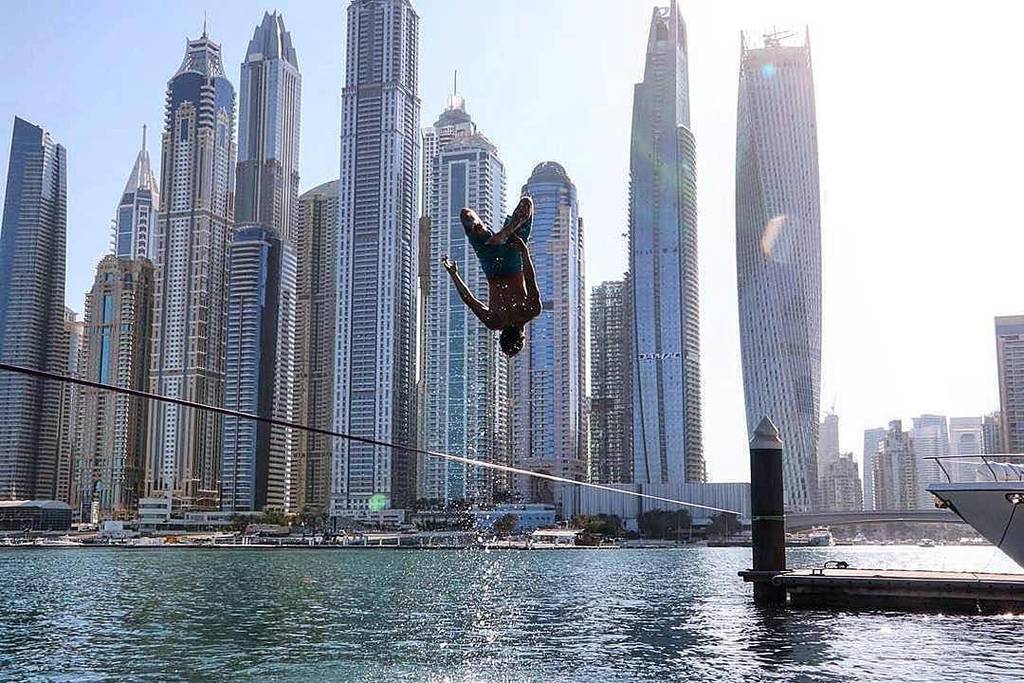 fitnessindxb's tweet photo. How is your weekend? 😎
Shared from @gibbonuae - Do you have what it takes to find your inner balance?
🔥
Pro Athlete @dreamer.pichichi
@mydubai
@laperledxb
@fitnessindxb
@outqore 🐒🔥
.
.
#outqore #gibbonslacklines #balance #mydubai #athlete #monkey #sport #fly
#Repos… https://t.co/sFDaKPmKl0