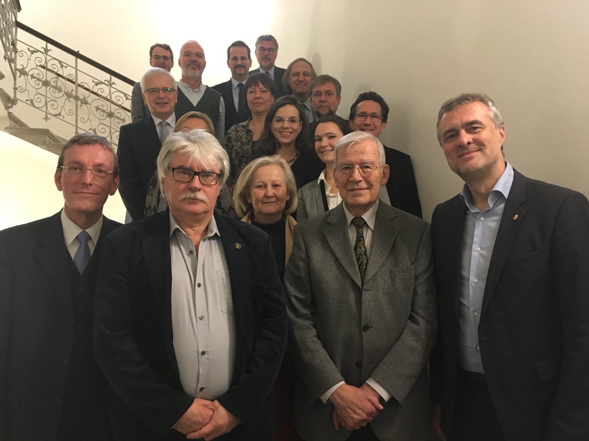 reginarusz's tweet photo. Meeting of #Austrian-Hungarian Science Cooperation in #Vienna, important instrument to foster cooperation &amp; exchange  of young scientists #ACFBudapest https://t.co/fdPO5HKk0q