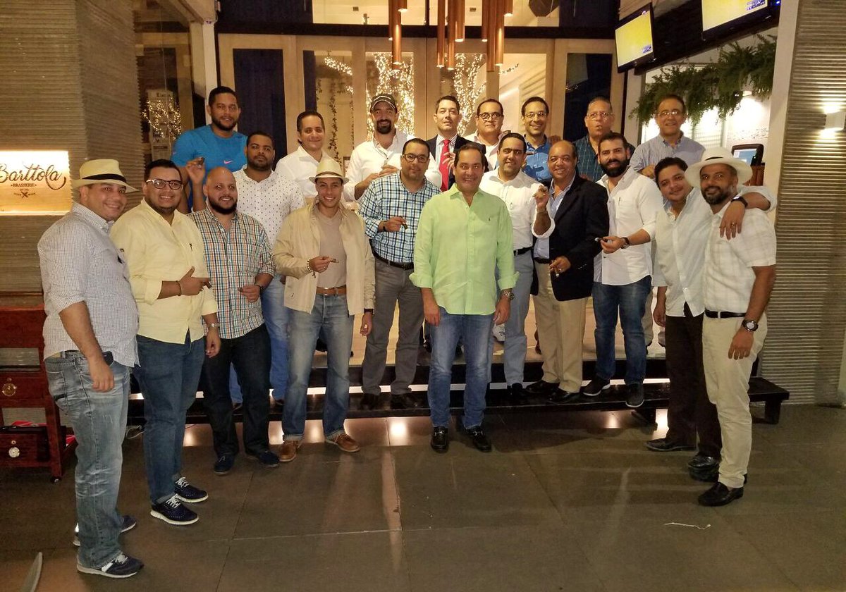 CDRCigars's tweet photo. Family! 💪 #CDRMoment #CDRCigars #SmokersInc https://t.co/OxYQ4eYBTd