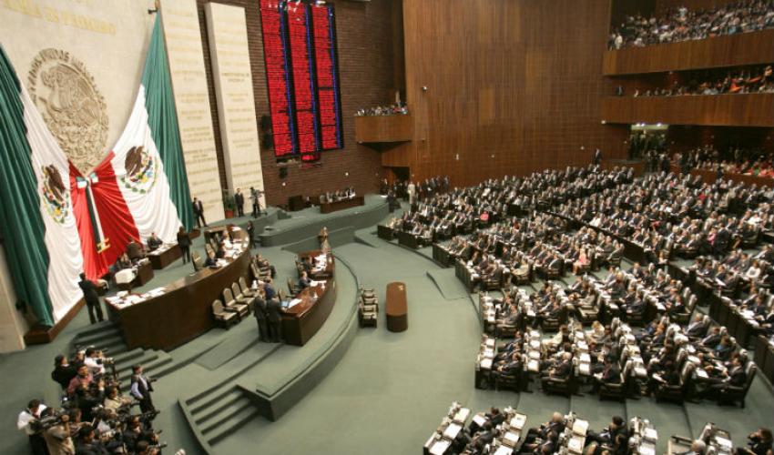 GrupoT21's tweet photo. #Terrestre
Aprueban tipificar robo al transporte como delito federal https://t.co/soa6Qe4iJz 
@Mx_Diputados https://t.co/eQReTPnfsT
