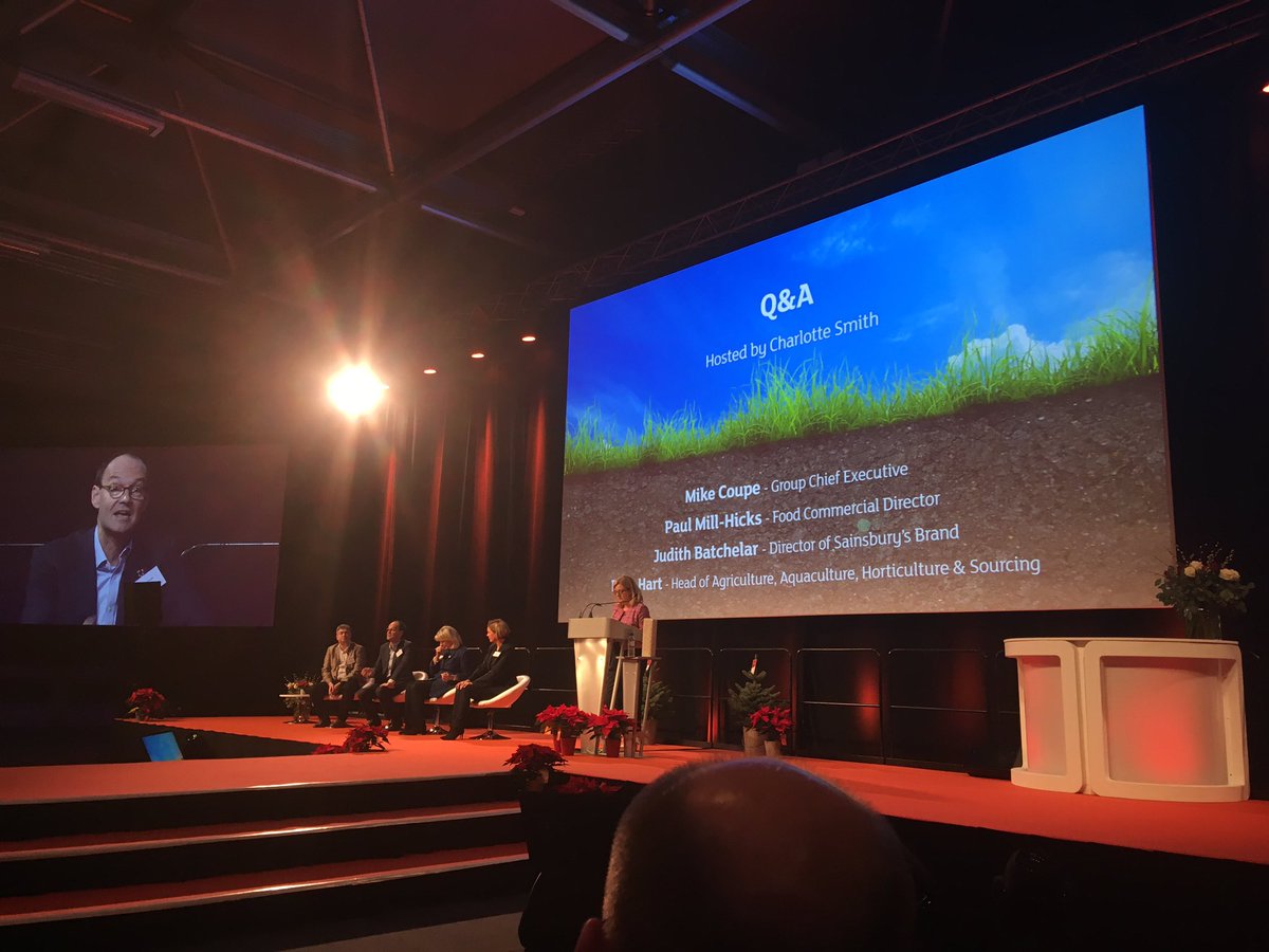 jolawrence25's tweet photo. Q&A time.... #JSFC17 https://t.co/e6N9aU71jX