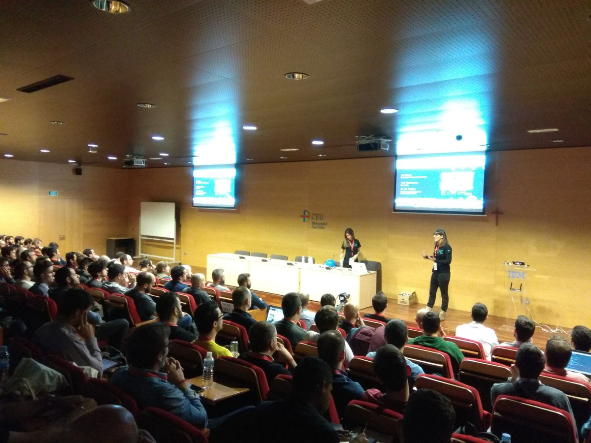 AmaiaAB's tweet photo. Increíbles @aduranADP y @meliamun , hablando de @IBMWatson en #CodemotionMadrid https://t.co/tMqXwWji4X