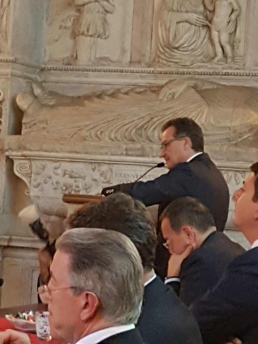 TwTtauri's tweet photo. I saluti di S.E. Pierluigi Faloni - Prefetto di Latina #Ttauri #valoreretedimpresa https://t.co/18ZFaOeZSm