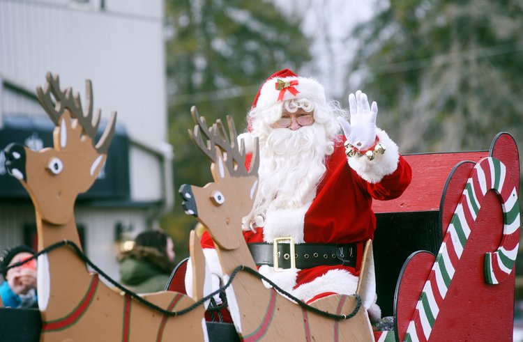 Don't forget! Tonight (Nov 24) is the Santa Claus Parade in Haliburton at 6:30 p.m. and tomorrow Minden's hosting its parade at 11:30 a.m. (Nov 25).