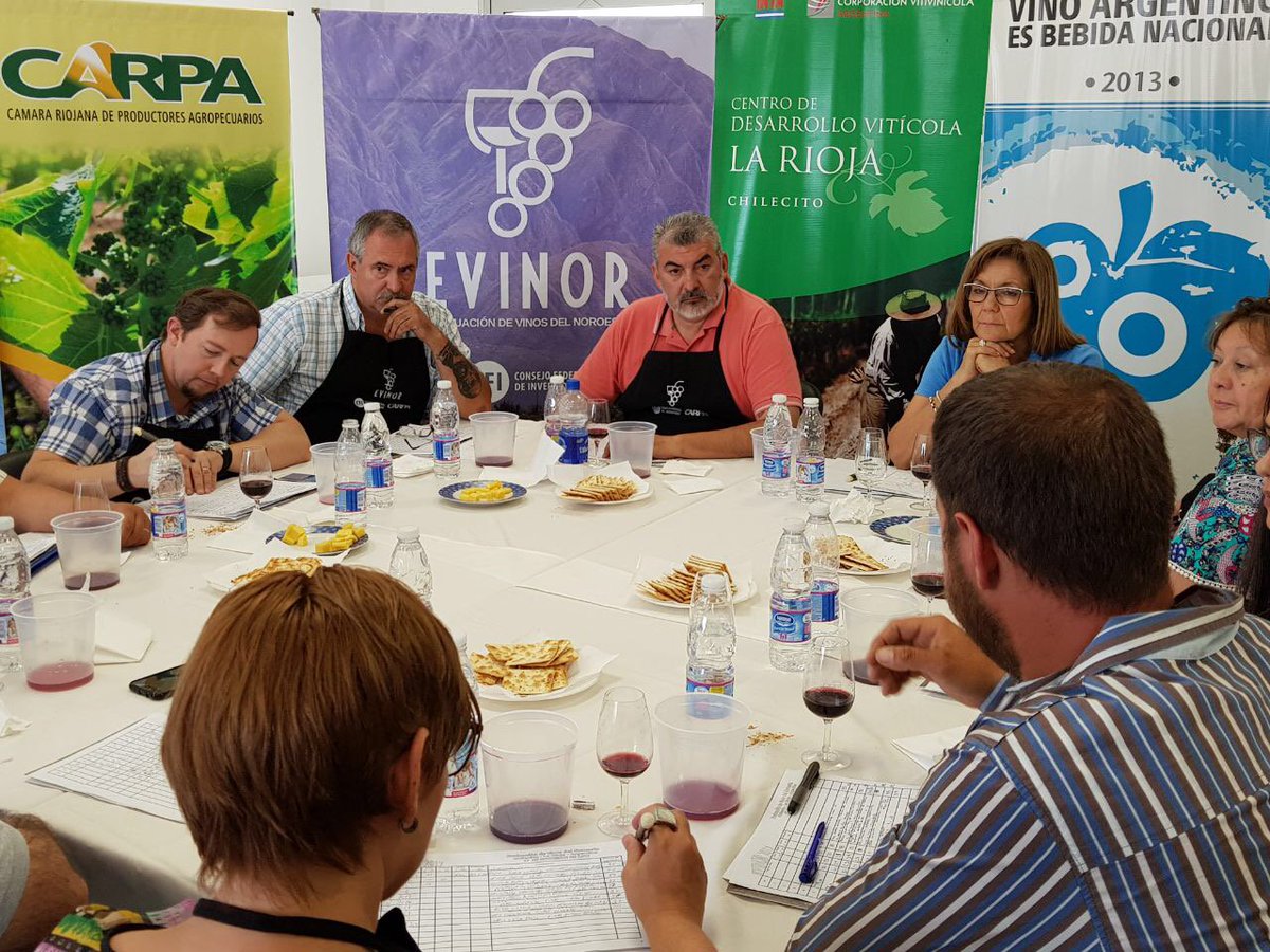 ChinoAbdo's tweet photo. #DiadelVino Bodegas que participan en @feriacys distinguidas en @Evinor_LaRioja https://t.co/GzfxY7fF6V https://t.co/7vhF5Ubg85