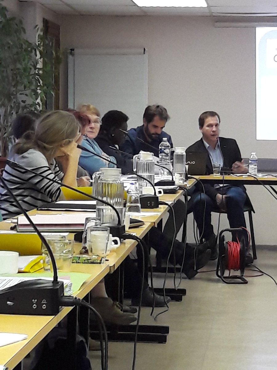 jlclochard's tweet photo. Jean-marie Le Guen invité par la confédération syndicale des familles intervient sur "responsabilité numérique: de la prévention au contrôle " #FFtelecoms @FNAAFP_CSF https://t.co/TU853r315l
