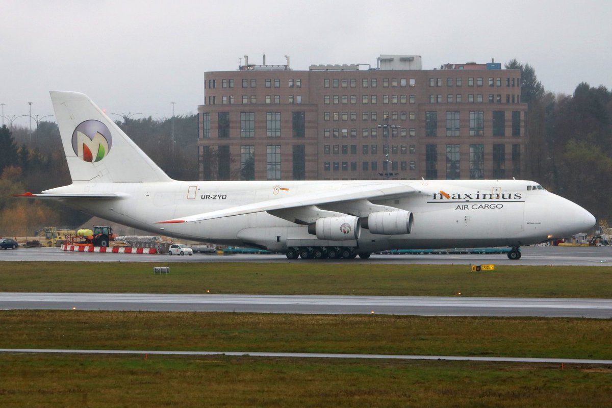luxskater's tweet photo. heavy traffic today @luxairport : Maximus Air Cargo #antonov124 visiting from Al Ain (UAE) #luxembourg #antonov #avgeek https://t.co/hQn9XHGT2a